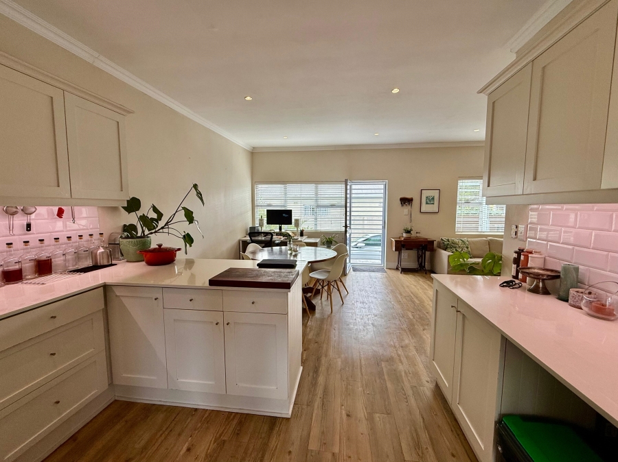 To Let 1 Bedroom Property for Rent in Harfield Village Western Cape